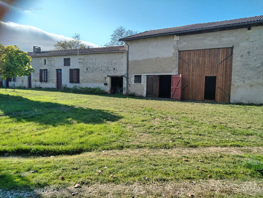 Maison à VILLEFRANCHE-DE-LONCHAT