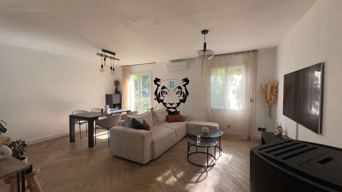 Maison à ROQUEBRUNE-SUR-ARGENS