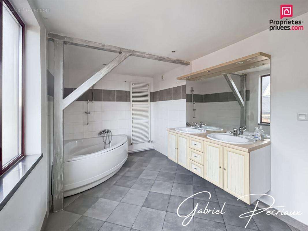 Appartement à SAINTE-SAVINE