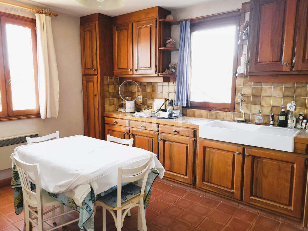 Maison à SAINT-SATURNIN-LES-APT