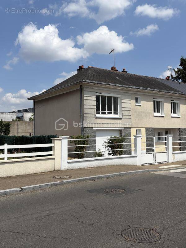 Maison à CHATEAUNEUF-SUR-SARTHE