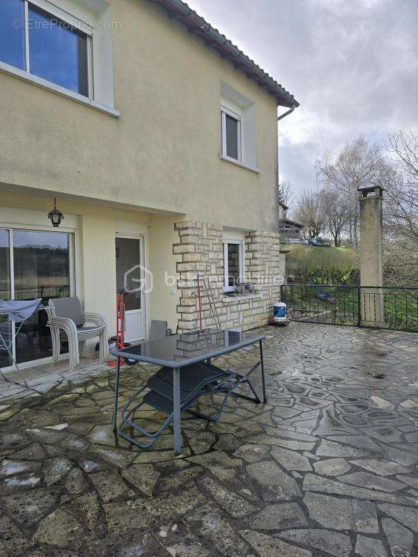 Maison à SAINT-CREPIN-D'AUBEROCHE