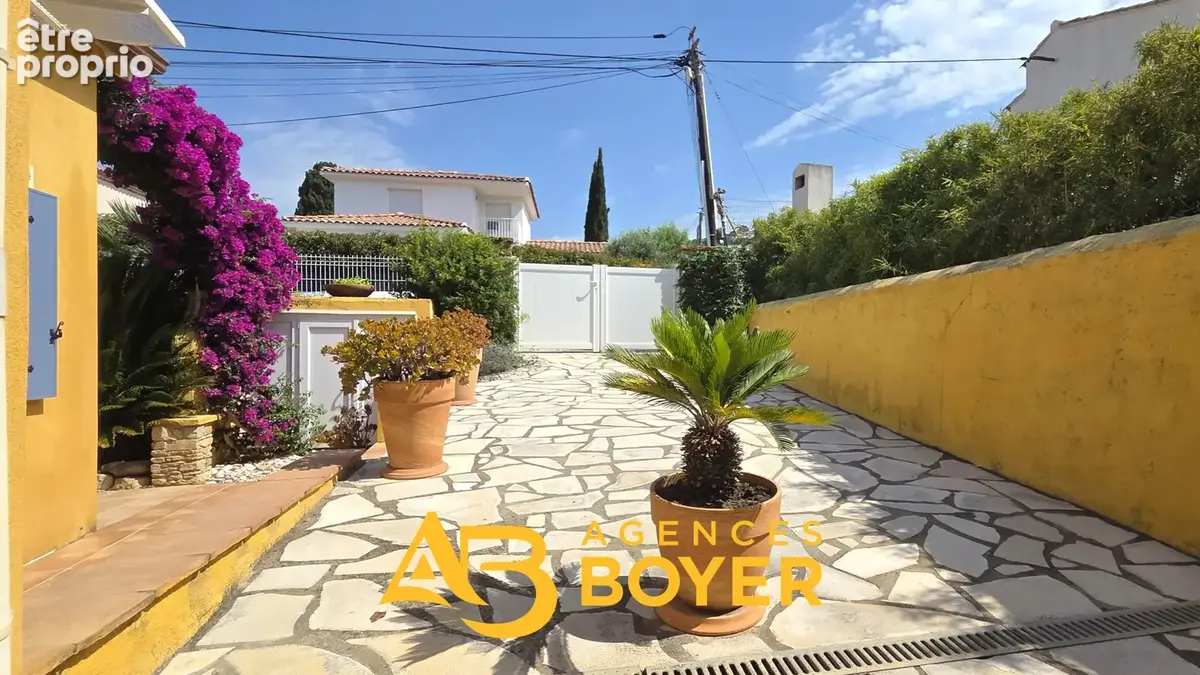 BANDOL - Comme une Maison à Deux Pas du Port : T3 Duplex avec Jardin Privatif et Stationnement - photo 12