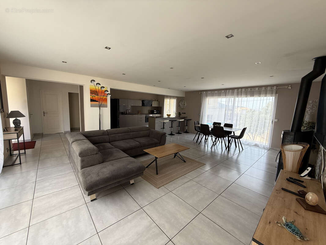 VILLA plain pied  T4 + T2 et annexe à 10 min de CALVI - photo 5