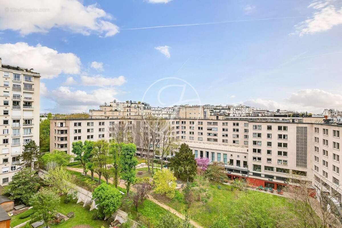 Appartement à PARIS-16E