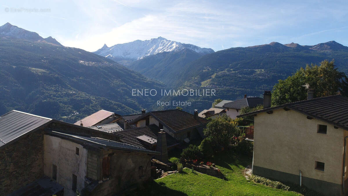Maison à LES CHAPELLES