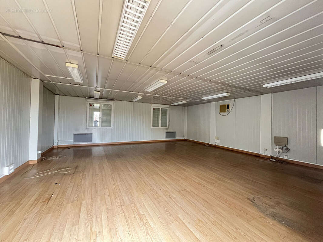 Commerce à CERCY-LA-TOUR