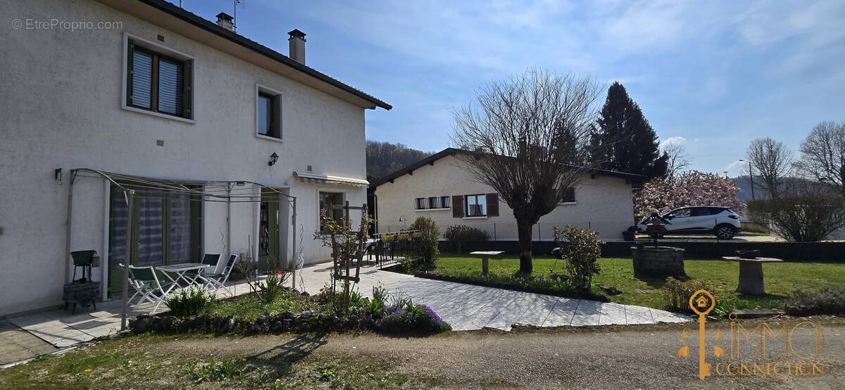 Appartement à CHAZEY-BONS