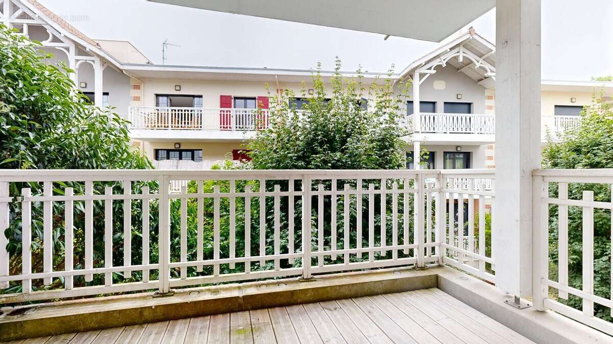 AppartementavecdeuxbalconsetparkingensoussolLaTest - Appartement à LE BOUSCAT