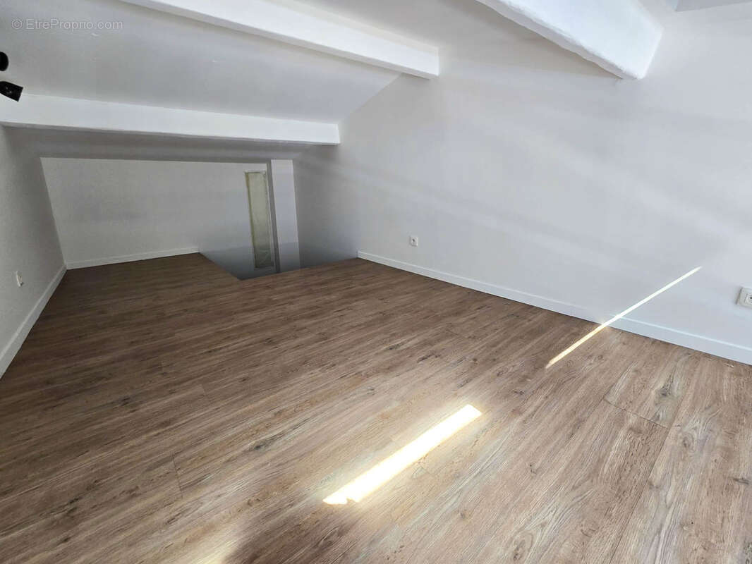 Quartier Haut à Sète, maison de ville avec garage et terrasse, - photo 3