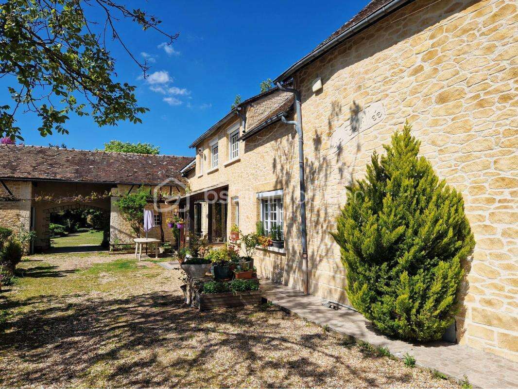 Maison à CHERISY