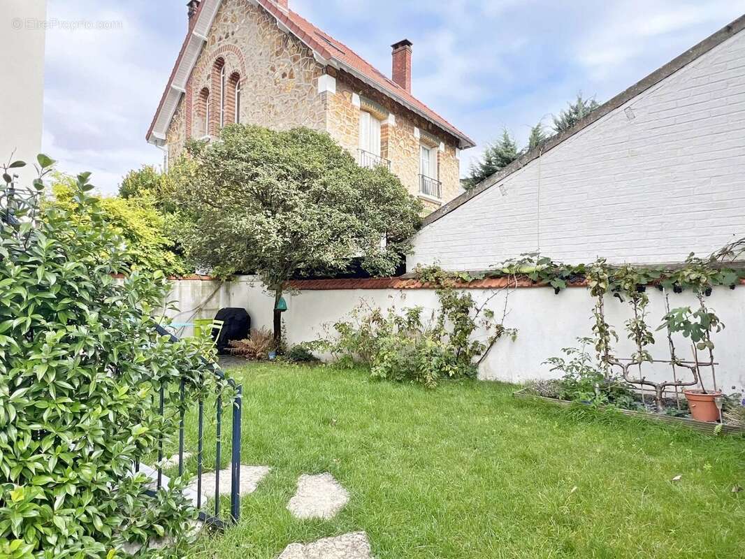 Maison à SAINT-MAUR-DES-FOSSES