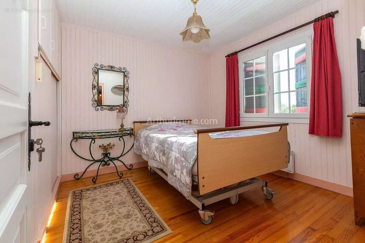 Maison à VEZERONCE-CURTIN