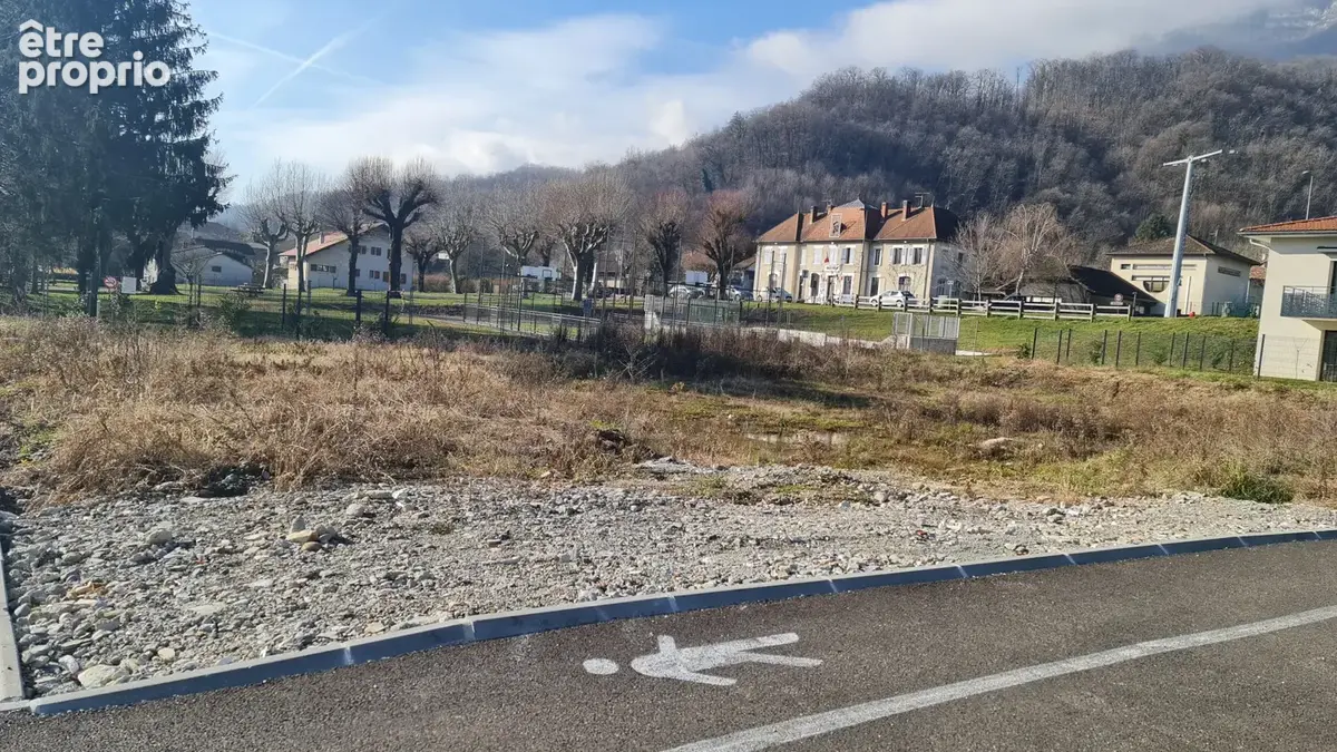 Terrain de 809 m2 divisé en deux lots - photo 2