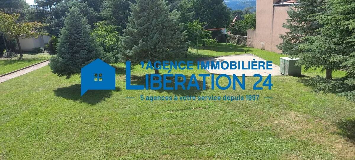 Terrain à CHATEAUNEUF