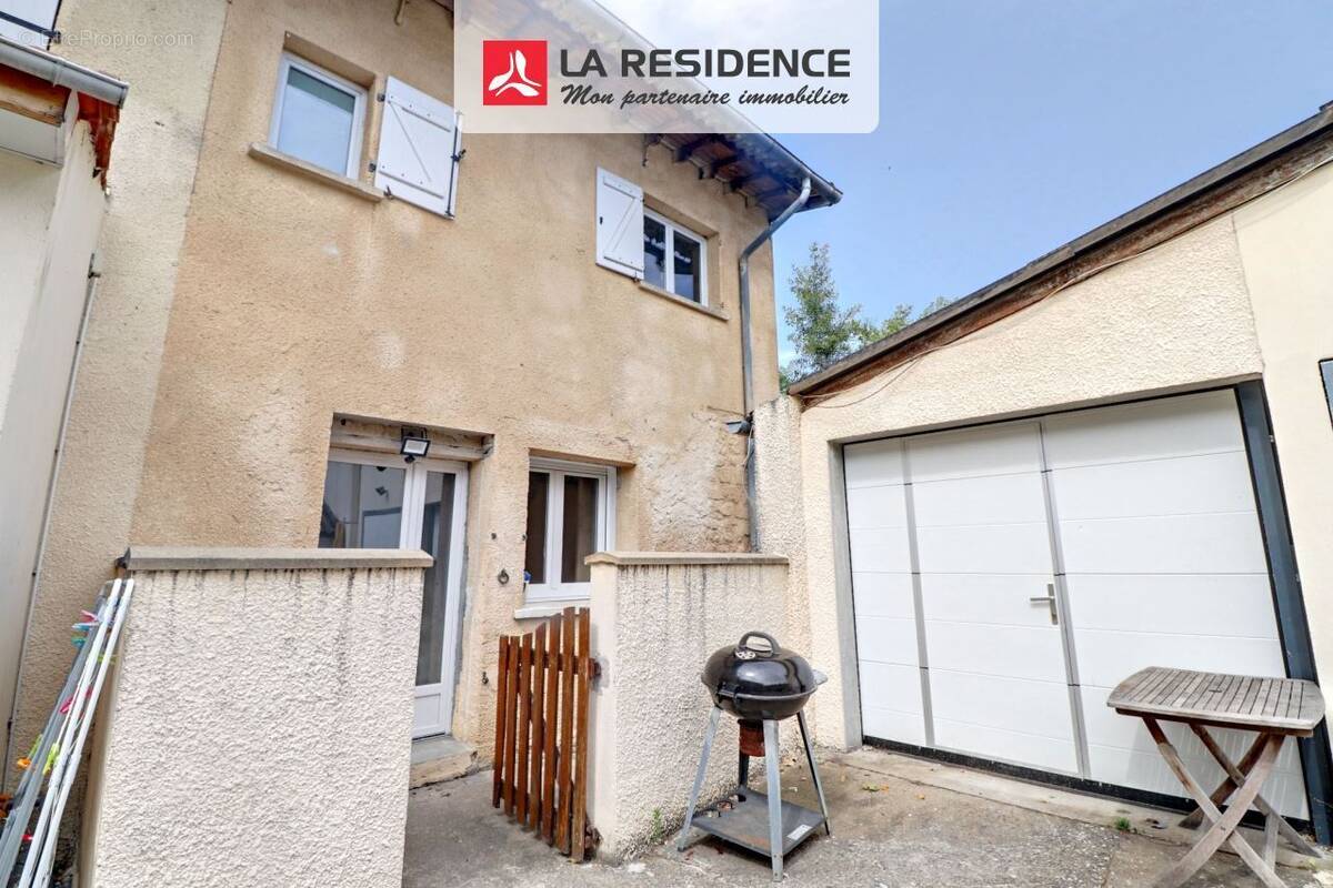 Maison à MAURECOURT