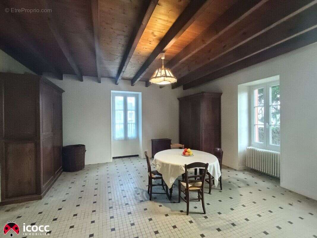 Maison 185 m² à Saint-Etienne-De-Brillouet  - photo 6