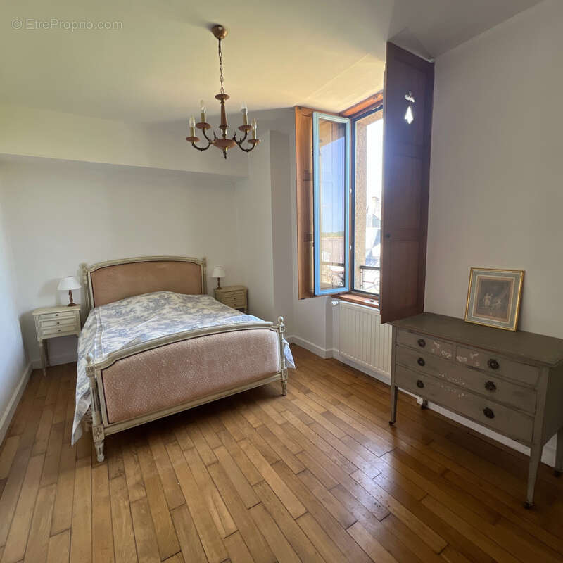 Appartement à CHATEAUNEUF-DU-FAOU