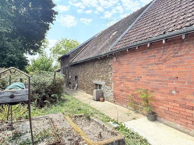 Longère en pierre 90m², sur terrain de 2379m² 69 990 € - photo 34