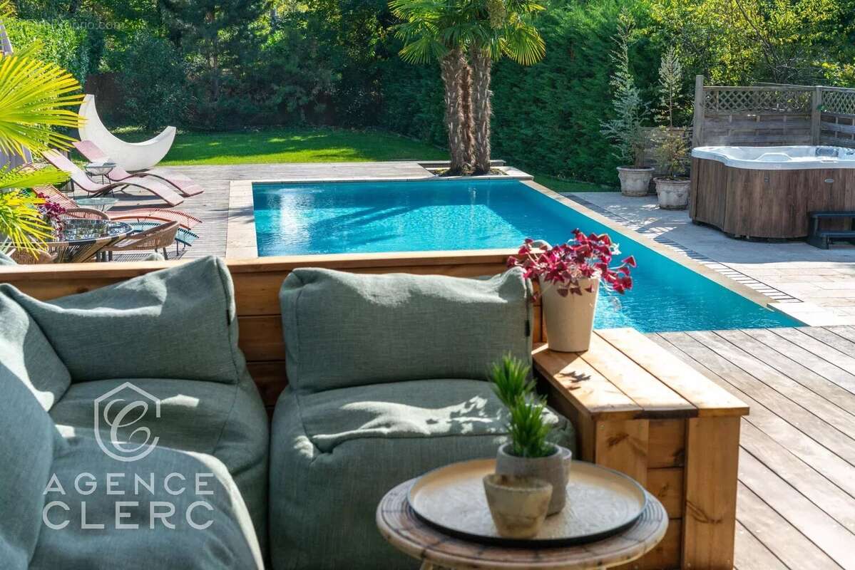 Maison à MENTHON-SAINT-BERNARD