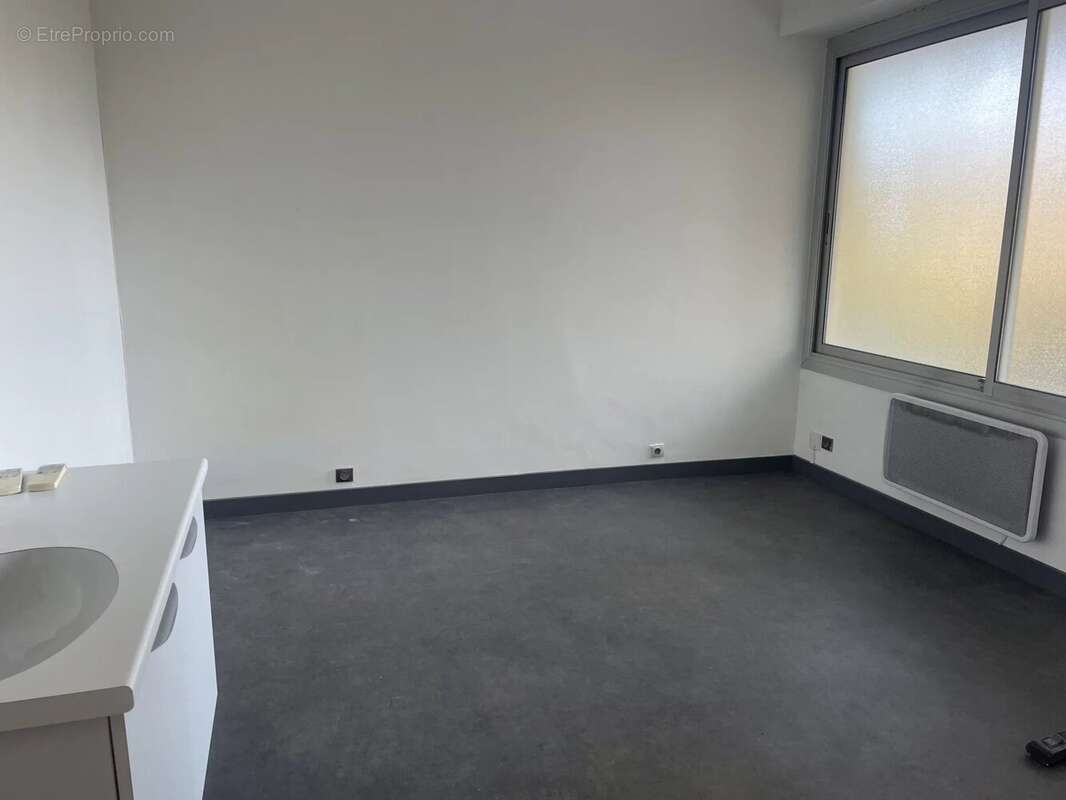 Commerce à VENELLES