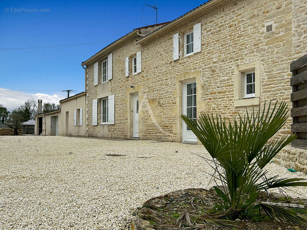 Maison à CHAILLE-LES-MARAIS