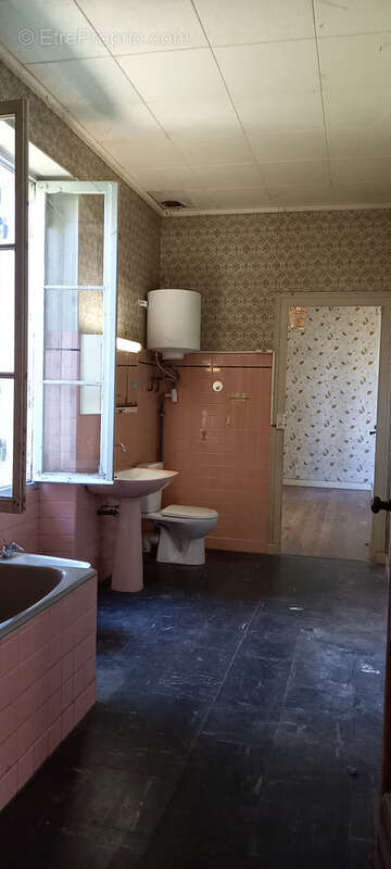 Maison pierre 7 pièces avec dépendance sur 1,13 hectare   Fort potentiel à rénover   Proche commodités - photo 16