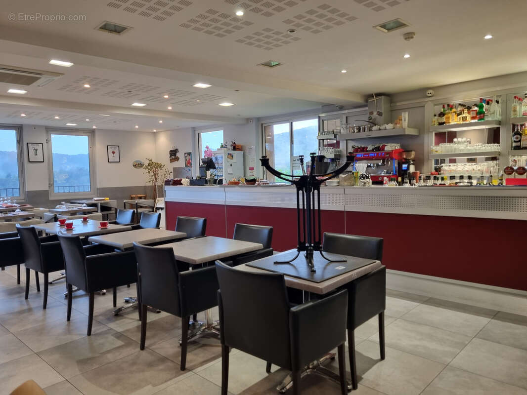 Commerce à MOUSTIERS-SAINTE-MARIE