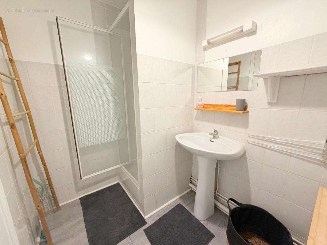 Appartement T2 – Dernier étage – Immeuble de caractère – Vue dégagée - photo 6