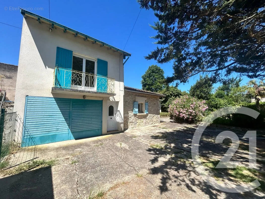 Maison à SAINT-HILAIRE-DE-LUSIGNAN