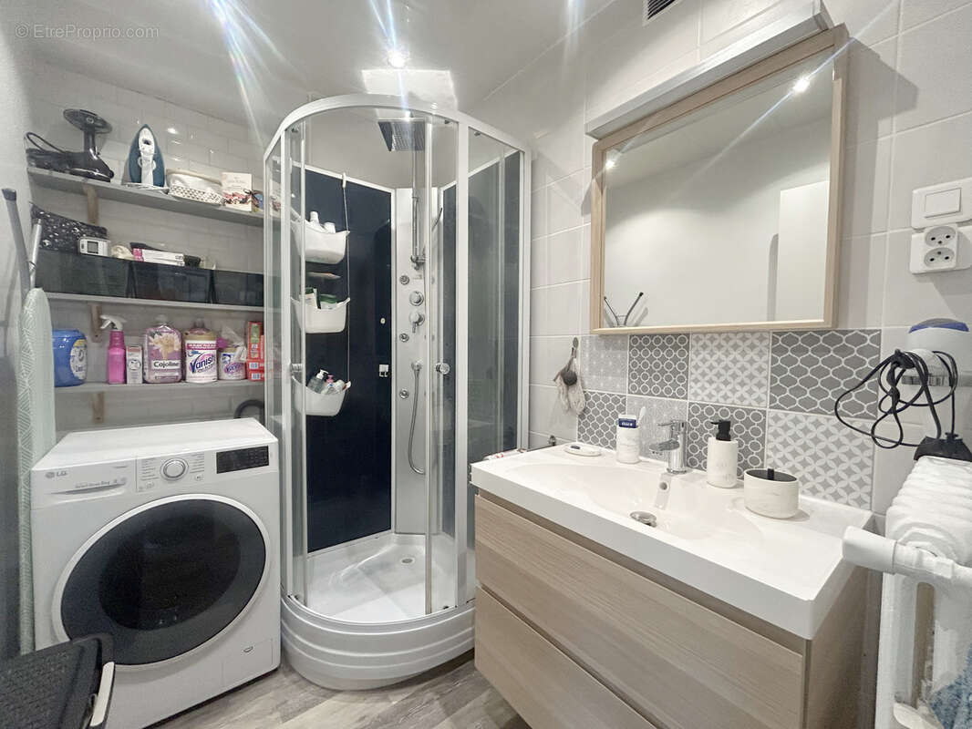 Appartement à SAINT-PRIEST-EN-JAREZ