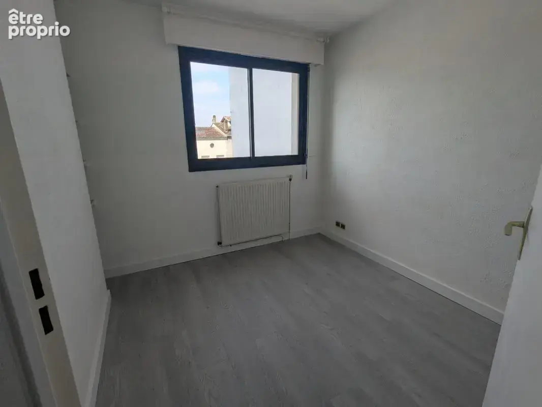 Studio avec chambre et balcon - St Genès - photo 6