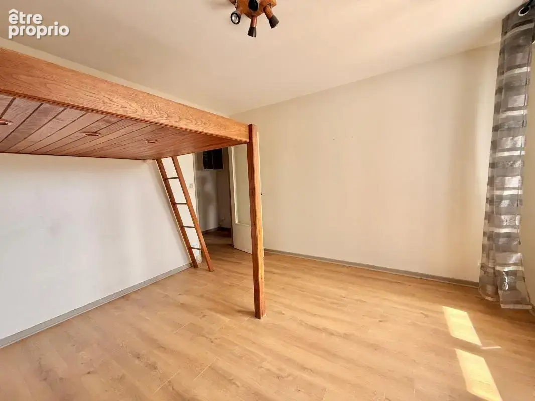 Appartement À Vendre T1 30m² place de parking privative et cave - photo 3