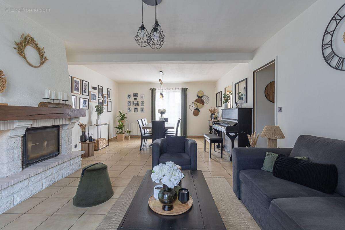 Angers quartier Camus / Nazareth - Maison familiale non mitoyenne - 5 chambres, jardin et terrasse. Vie de plain-pied - photo 4