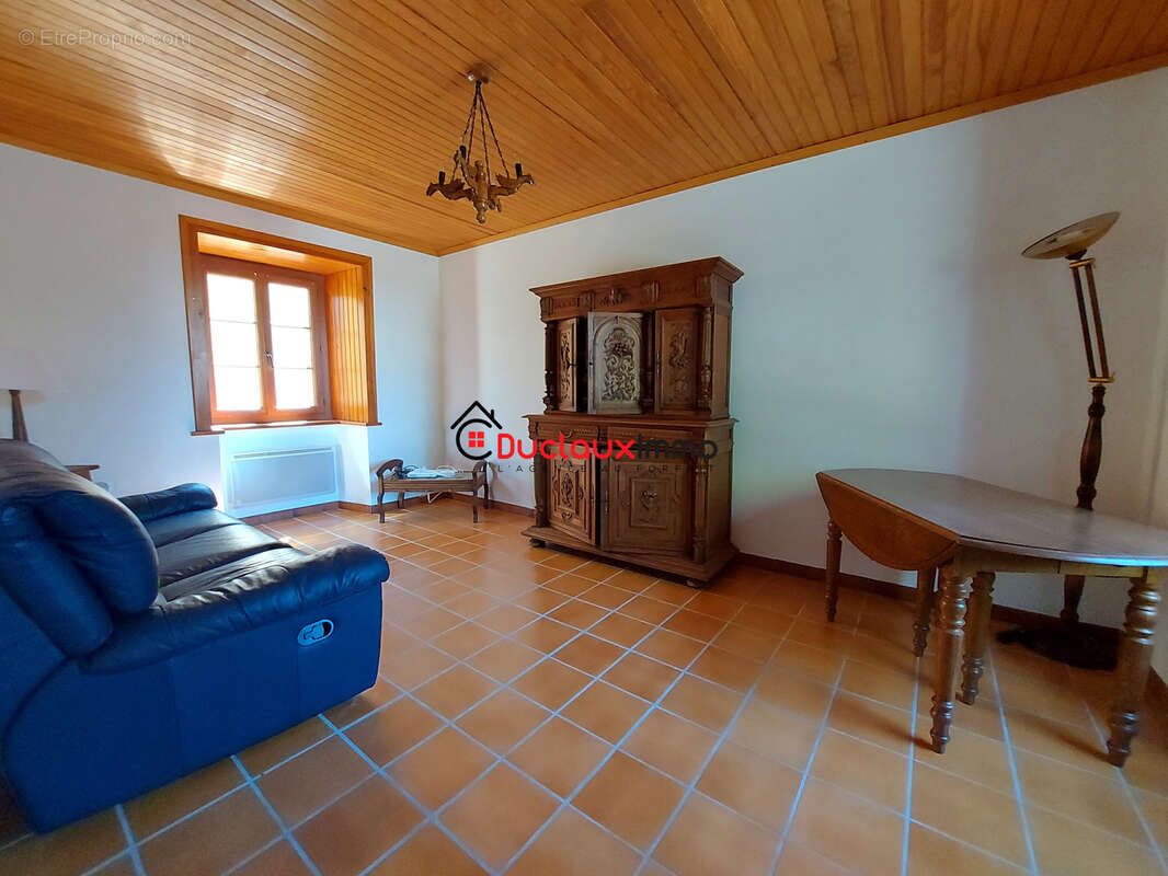 Maison typique en pierre avec une grangette - photo 6