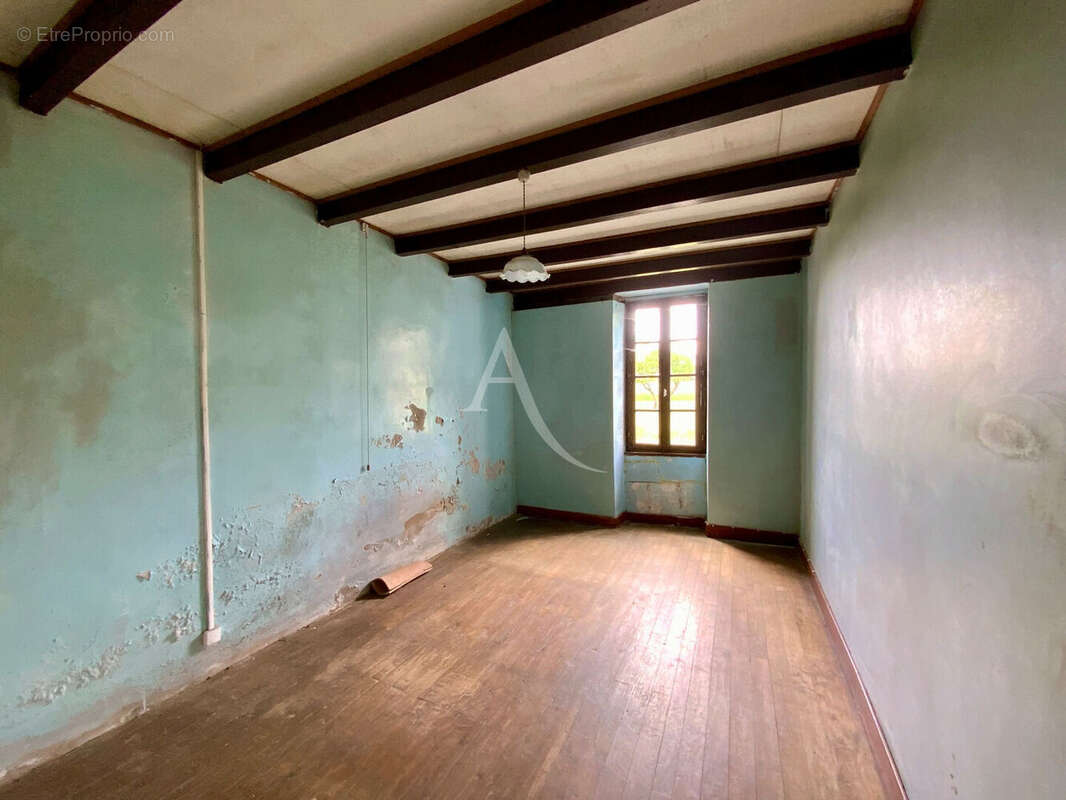 Maison à FONTAINES-D&#039;OZILLAC