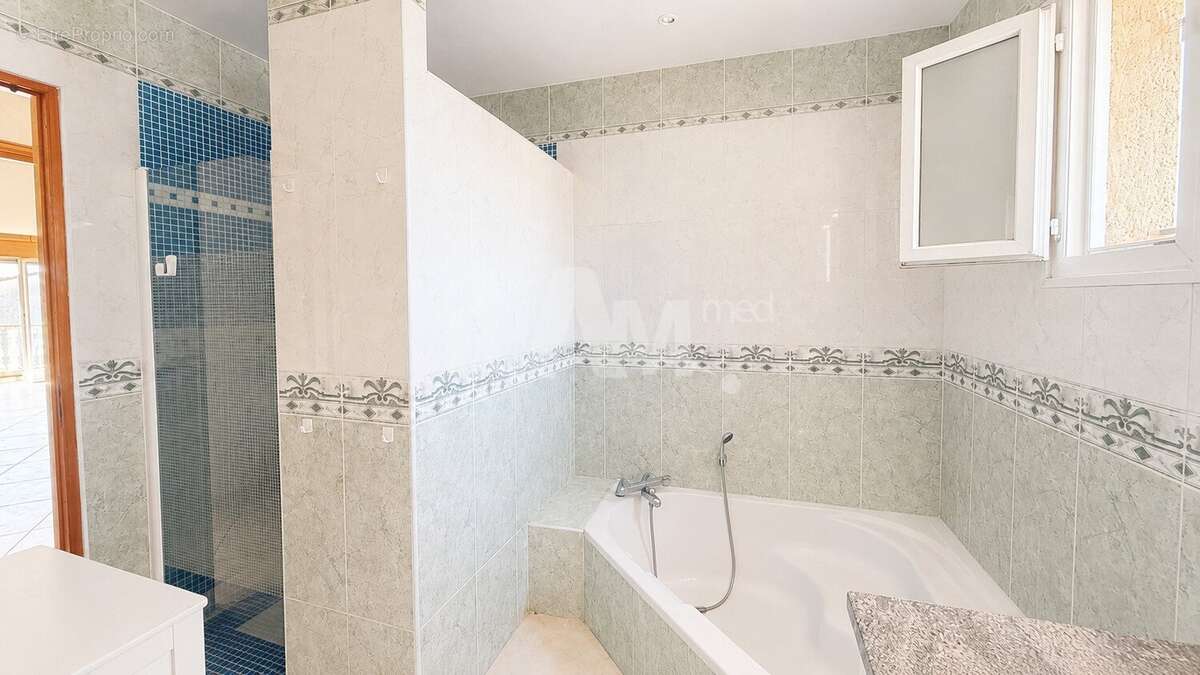 Maison de 330 m² divisé 3 logements - photo 10