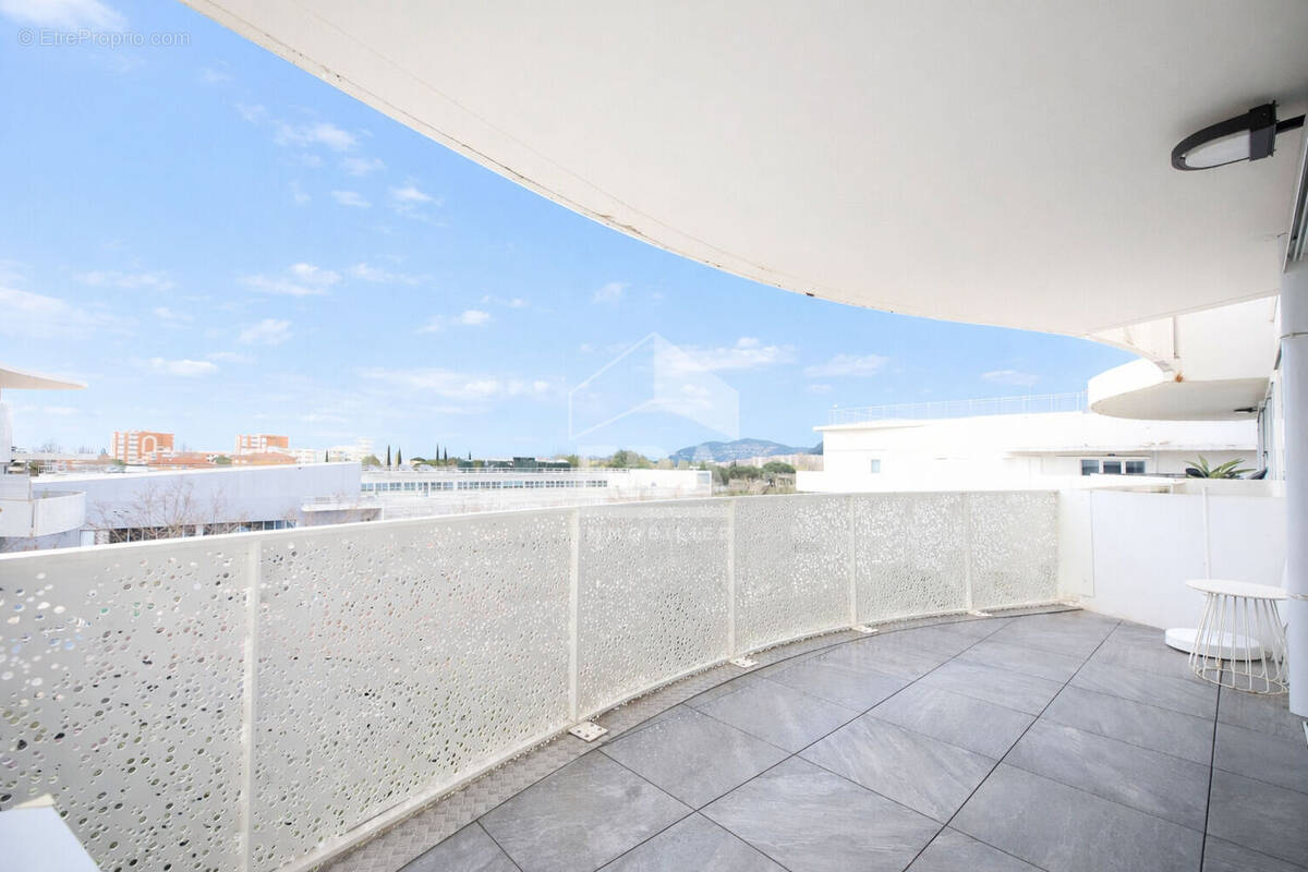 Appartement à MANDELIEU-LA-NAPOULE