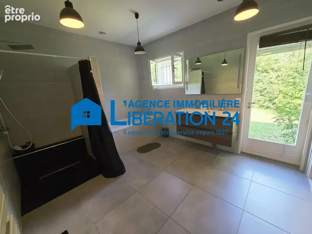 MAISON de 213m² de plain pied piscine sur 2600m² - photo 13