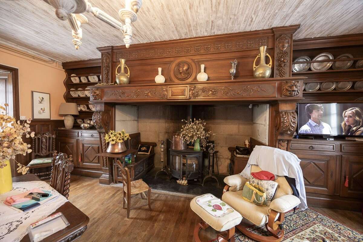 Maison 153 m² à Saint-Martin-Cantales  - photo 8