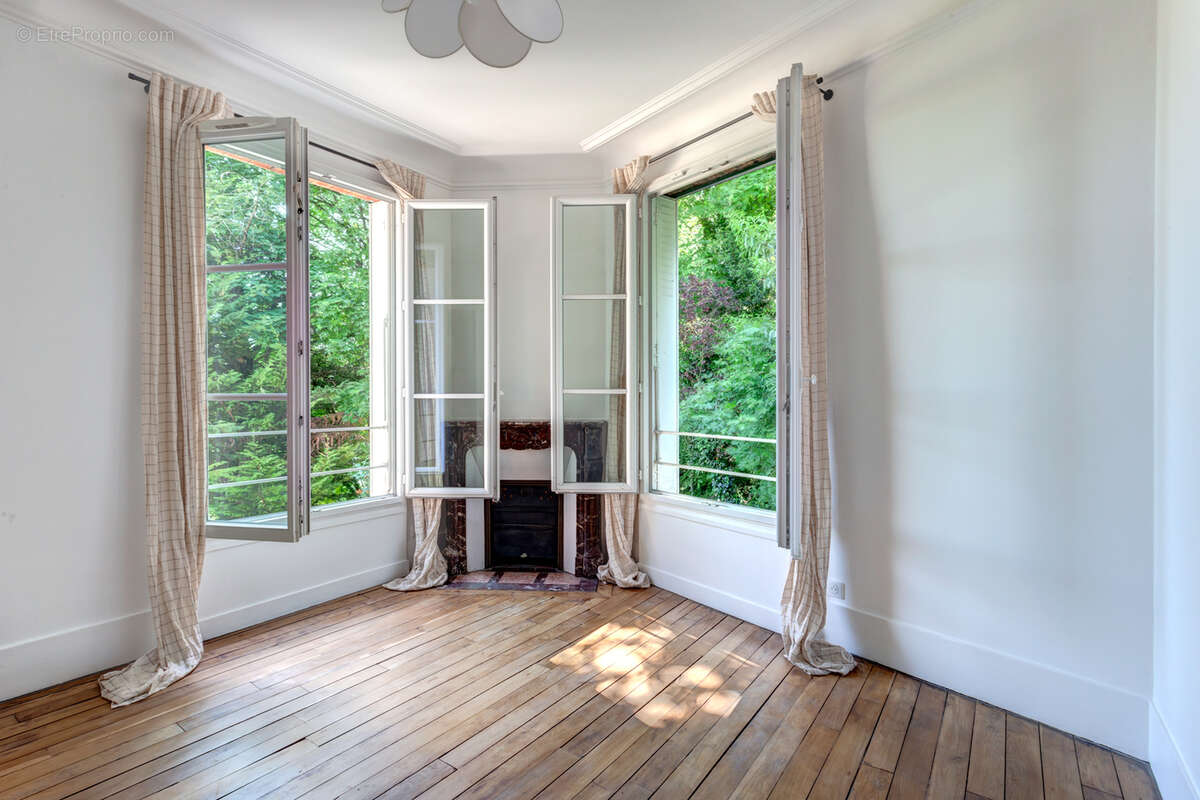 Elégante meulière de 12 pièces sur un terrain de 492 m² - photo 10
