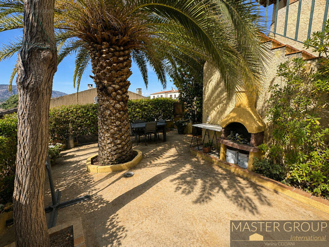 AJACCIO   Superbe villa de près de 200 m2 avec piscine, 6 chambres, deux appartements indépendants, garage et - photo 24