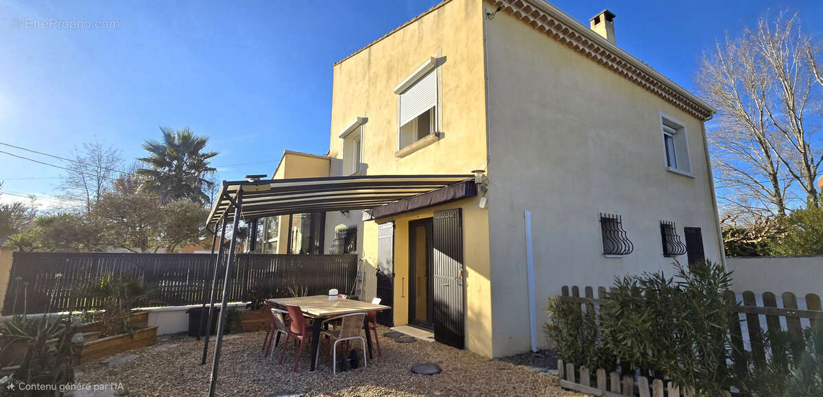 Maison à L'ISLE-SUR-LA-SORGUE