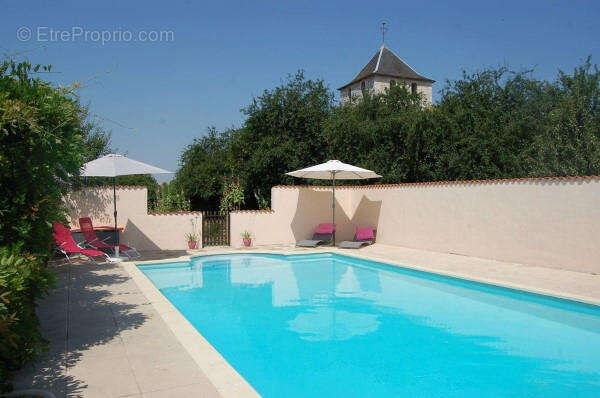 PISCINE - Maison à AUNAC