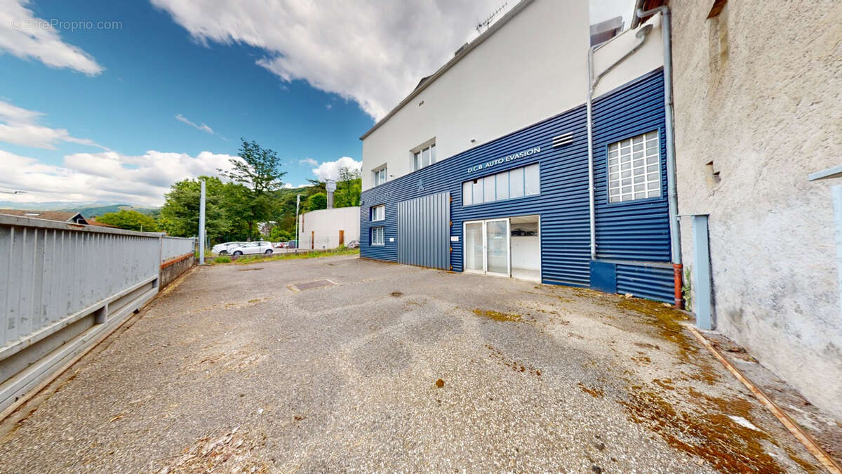 Local commercial Gieres 268,5 m2 - photo 2