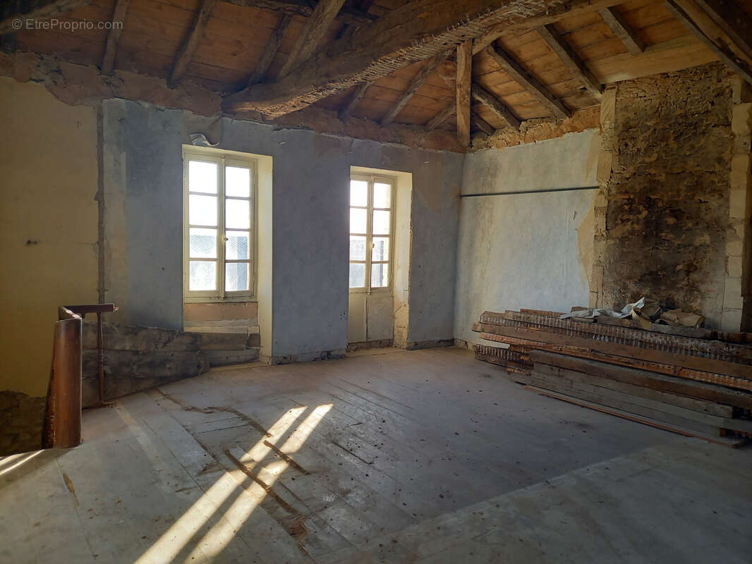 Maison à SAINT-SEURIN-DE-CURSAC