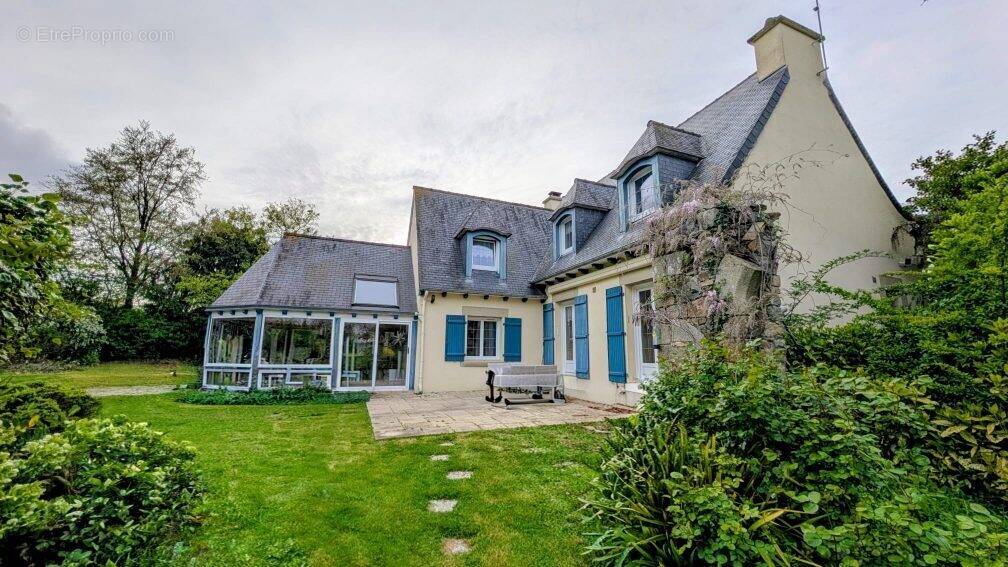 Séjour salon avec cheminée  - Maison à HILLION