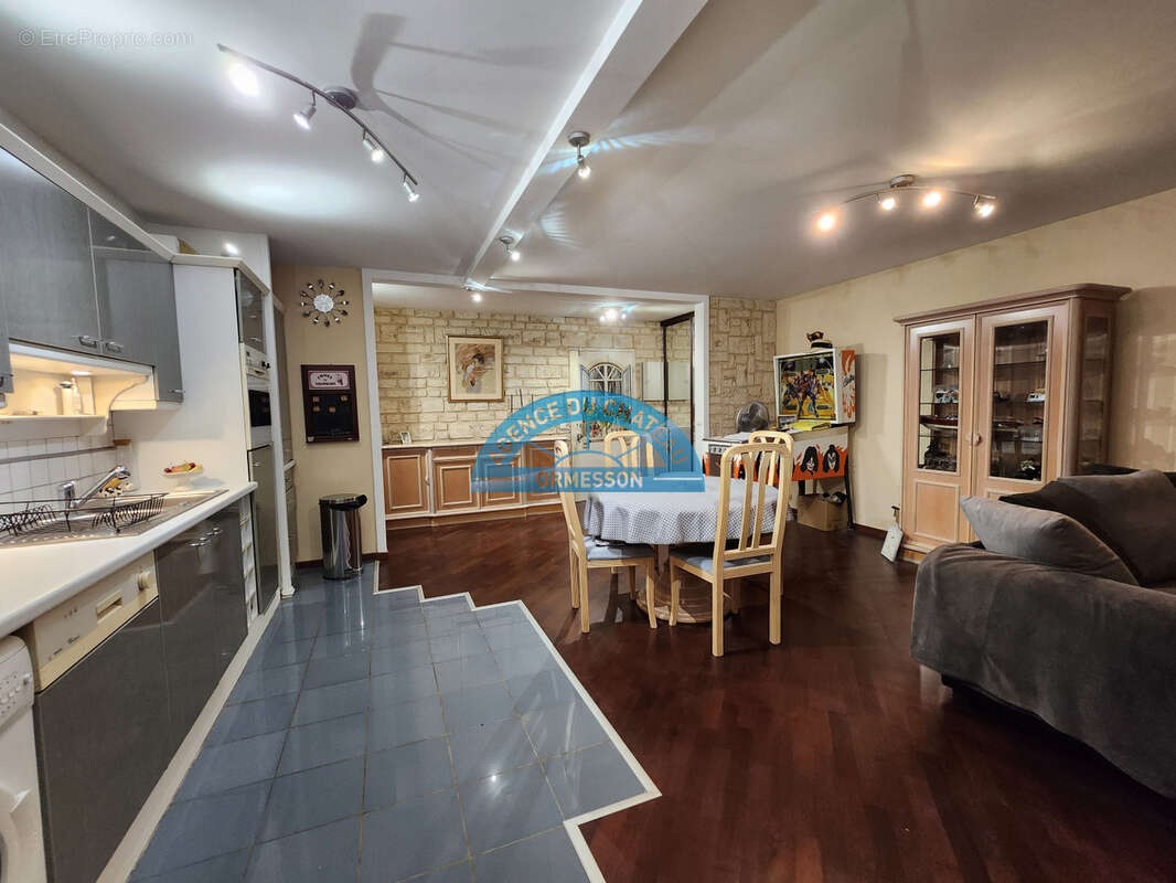 Appartement à CHENNEVIERES-SUR-MARNE