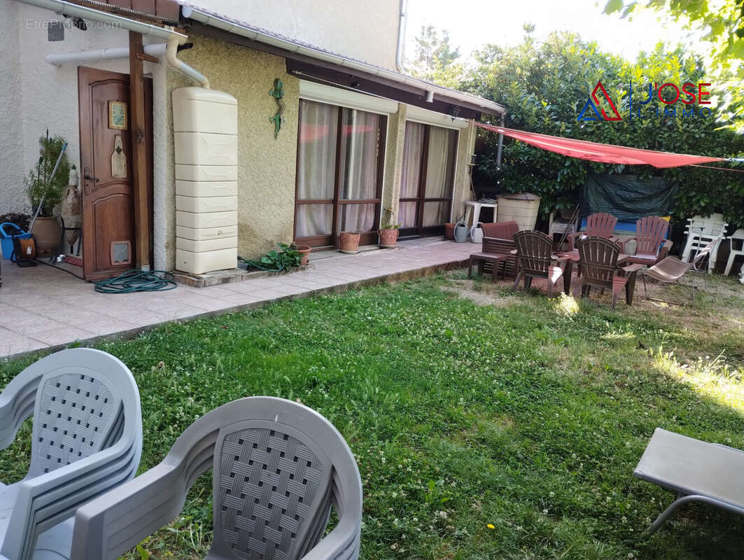 Terrasse côté jardin - Maison à GRIGNY