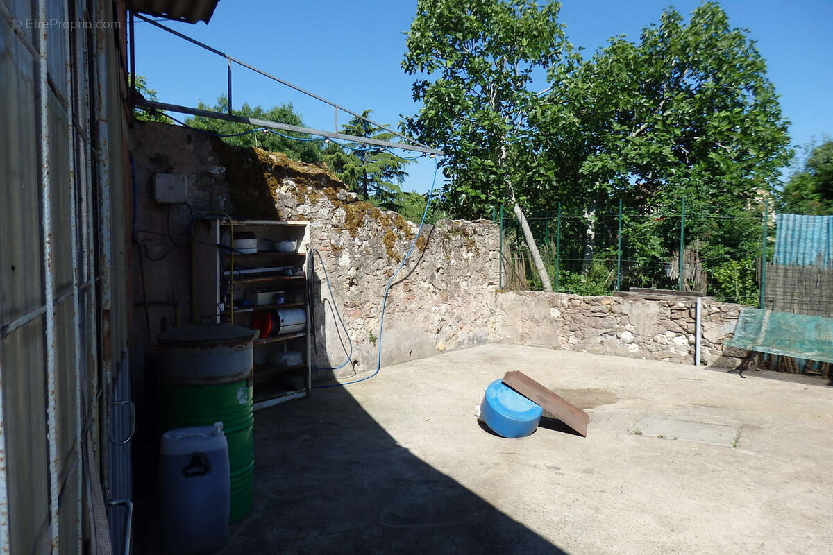 Commerce à COCUMONT